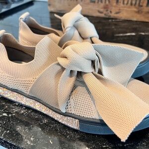 Tan Bernie Mev Spark Serenity Sneaker Size Women's 40 Euro